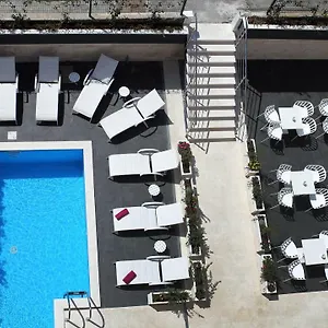 Hotel apartamentowy M ***